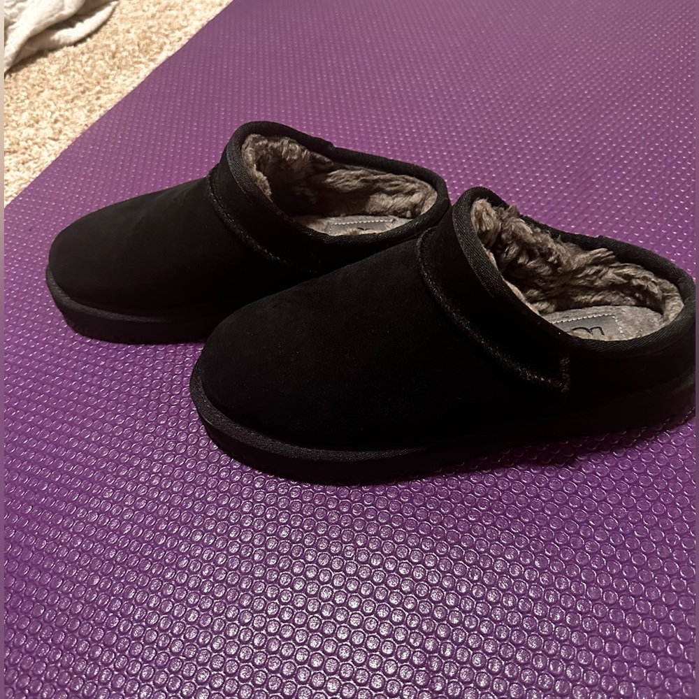 Ugg classic slipper black